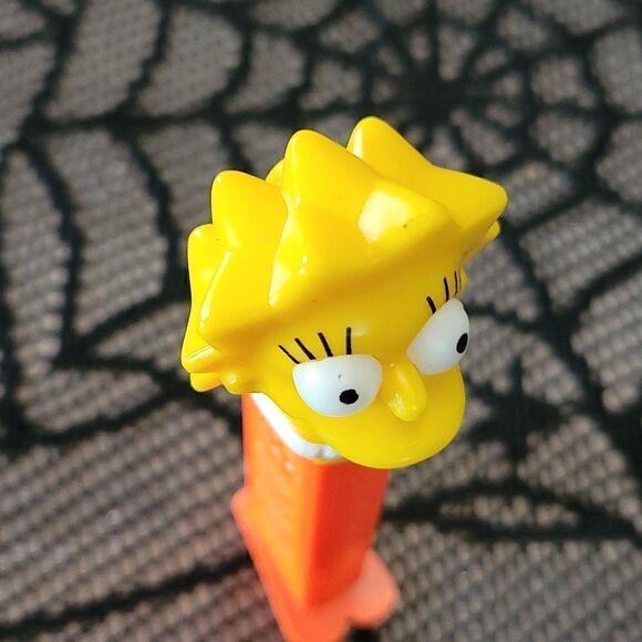 Lisa Simpson PEZ Dispenser - Picture 9 of 11